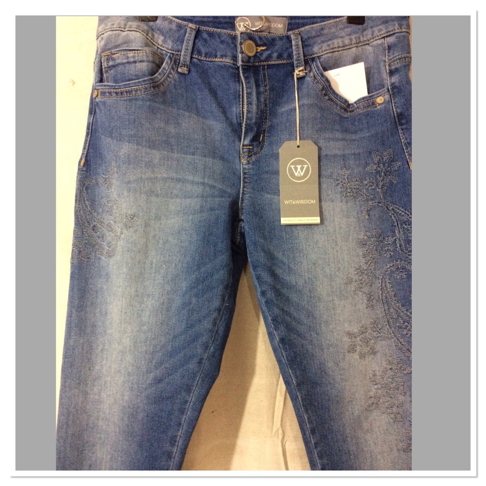 Embroidered Seamless Ankle Jeans - Picture 3 of 6